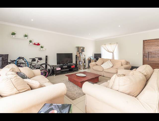 3 BEDROOM HOUSE RENTED IN PARKLANDS NORTH